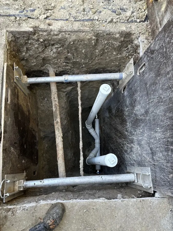 Experienced plumber completing Drain Cleaning work in Mount Clemens